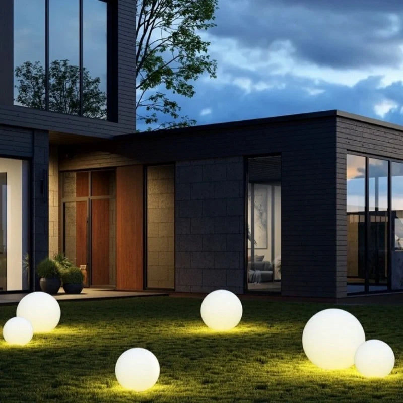 Kugleformet LED-lampe med 16 farver og fjernbetjening