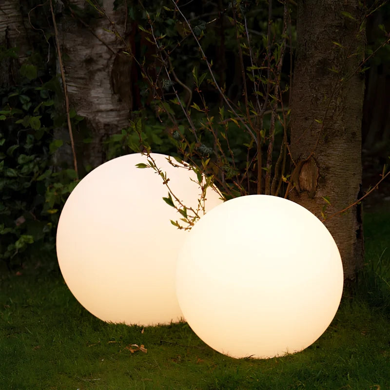 Kugleformet LED-lampe med 16 farver og fjernbetjening