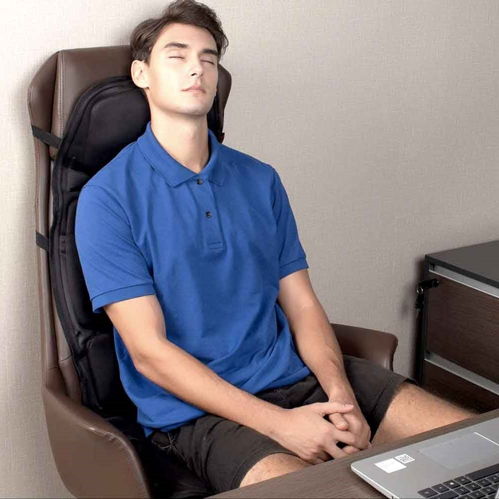 Massagesæde med 8 programmer, varme og fjernbetjening