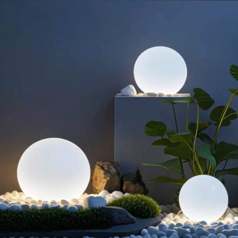 Kugleformet LED-lampe med 16 farver og fjernbetjening