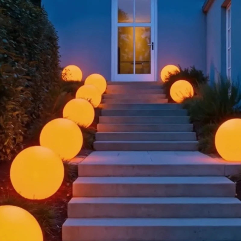 Kugleformet LED-lampe med 16 farver og fjernbetjening