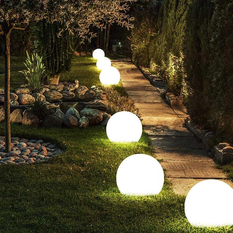 Kugleformet LED-lampe med 16 farver og fjernbetjening