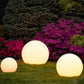 Kugleformet LED-lampe med 16 farver og fjernbetjening