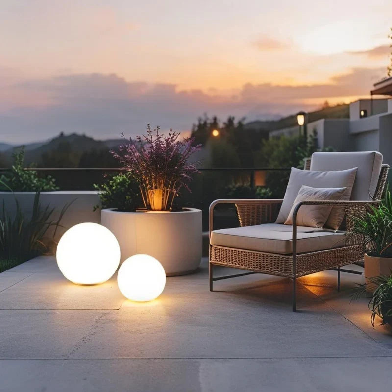 Kugleformet LED-lampe med 16 farver og fjernbetjening