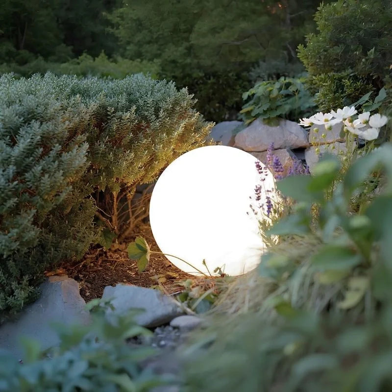 Kugleformet LED-lampe med 16 farver og fjernbetjening